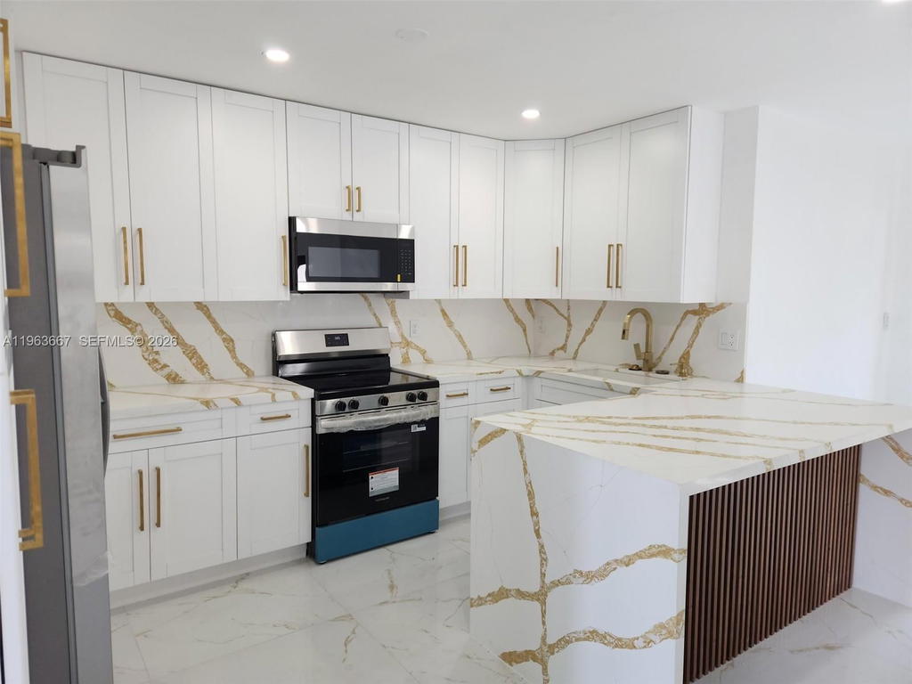 Real estate property located at 18450 56th Pl, Miami-dade, Monterrey 6th Addn, Miami Gardens, FL