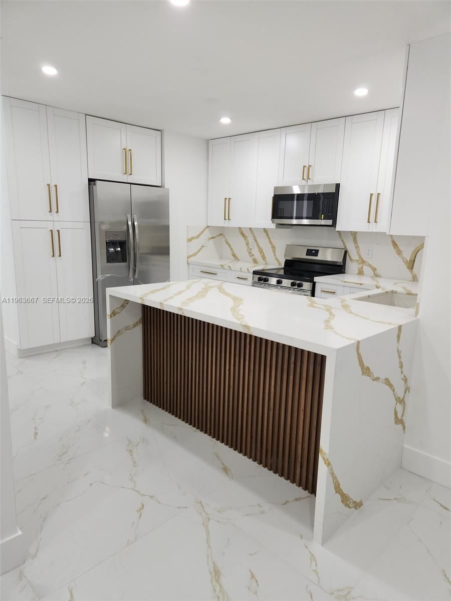Real estate property located at 18450 56th Pl, Miami-dade, Monterrey 6th Addn, Miami Gardens, FL
