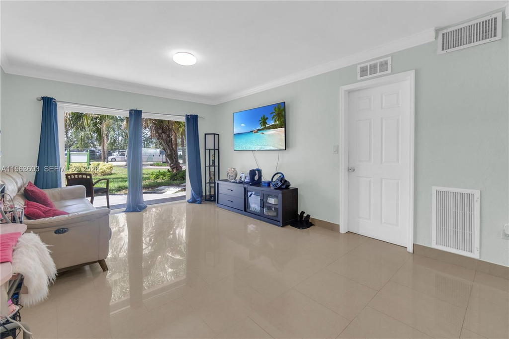 Real estate property located at 17101 57th Ave #110, Miami-dade, El Palmar Condo, Miami Gardens, FL