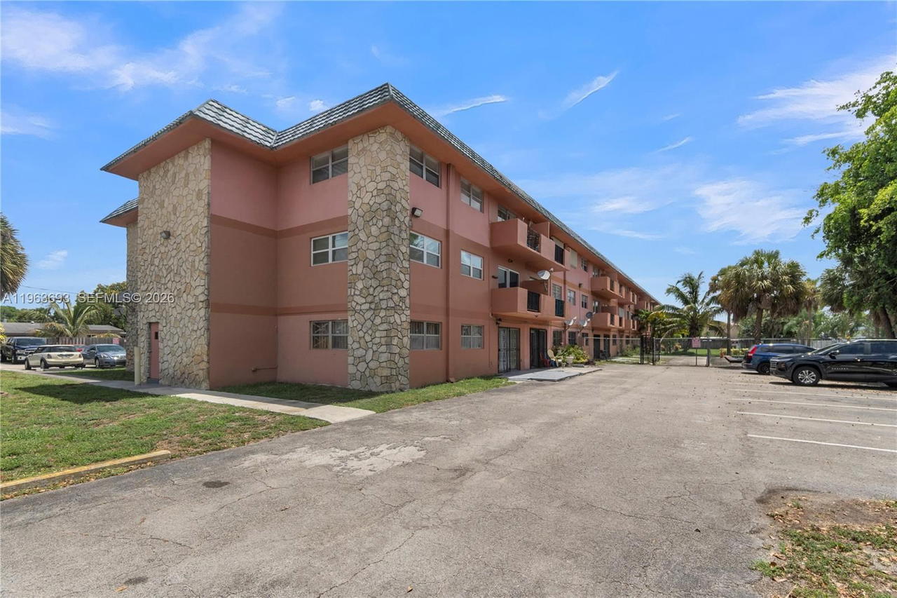 Real estate property located at 17101 57th Ave #110, Miami-dade, El Palmar Condo, Miami Gardens, FL