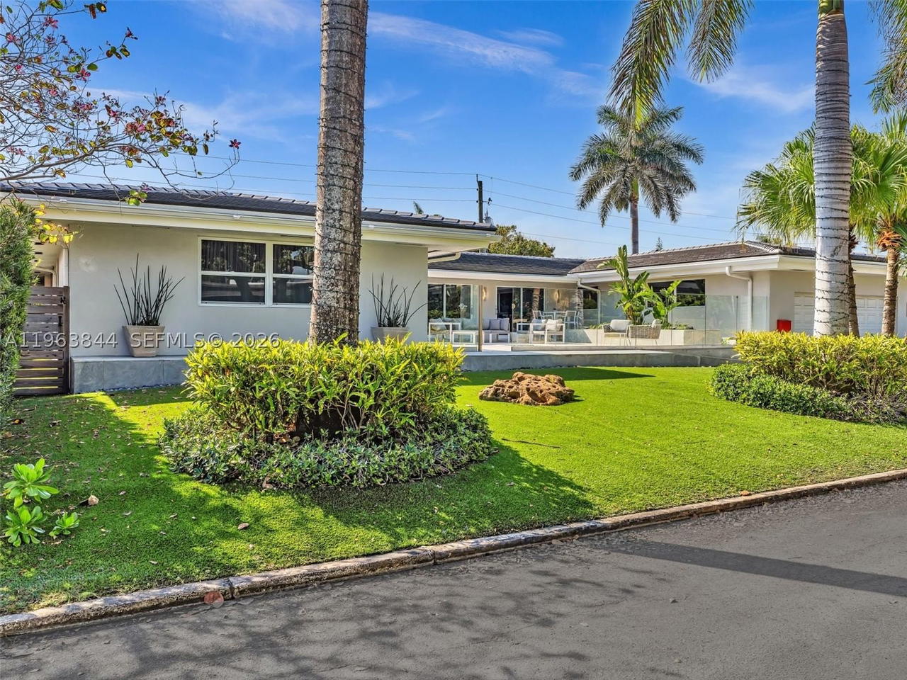 Real estate property located at 840 Southlake Dr, Broward, Hollywood Lakes Section, Hollywood, FL