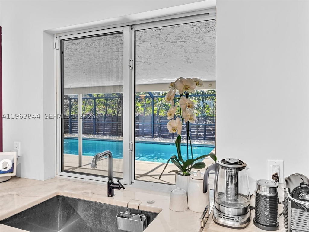 Real estate property located at 840 Southlake Dr, Broward, Hollywood Lakes Section, Hollywood, FL
