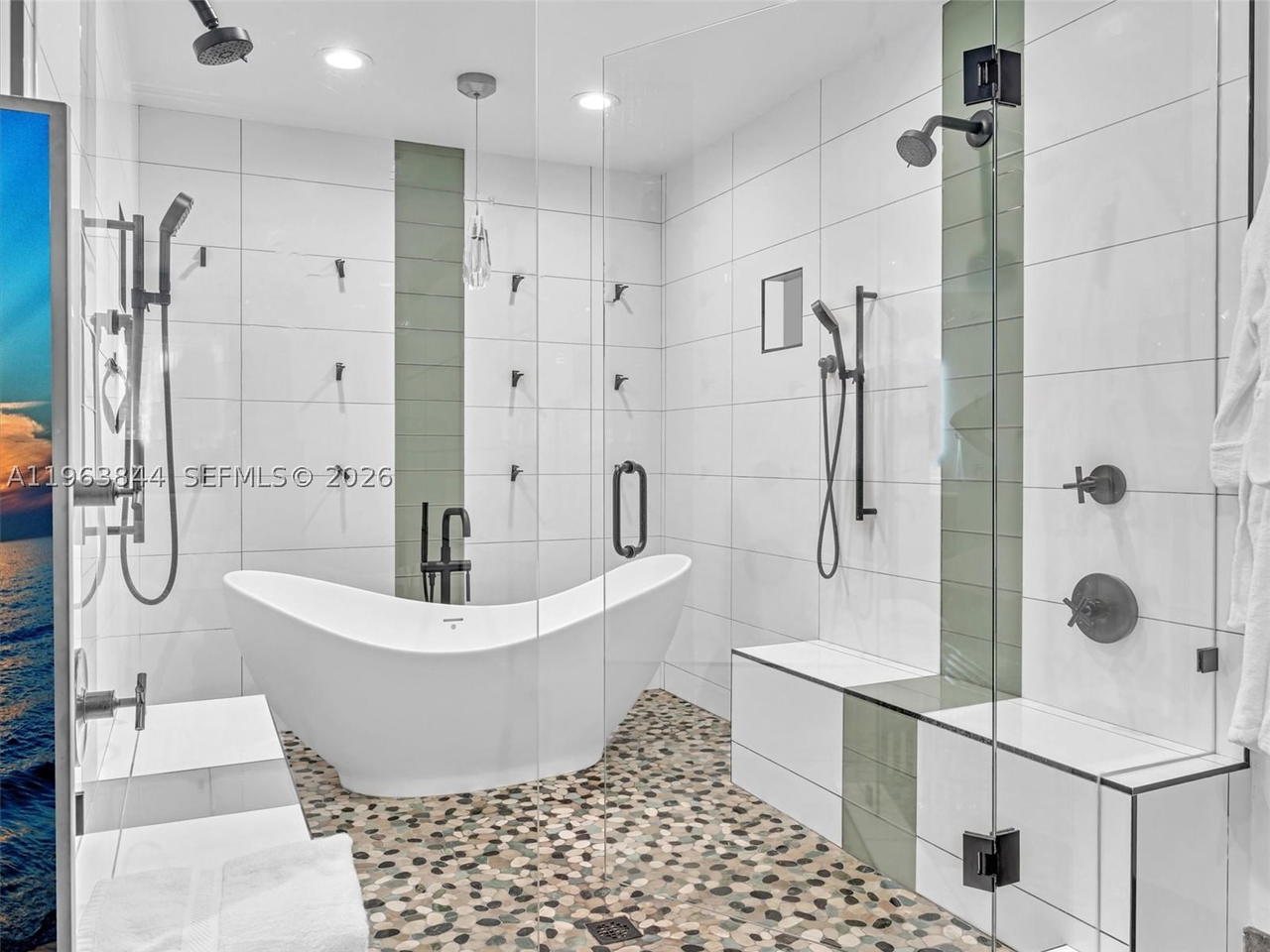 Real estate property located at 840 Southlake Dr, Broward, Hollywood Lakes Section, Hollywood, FL