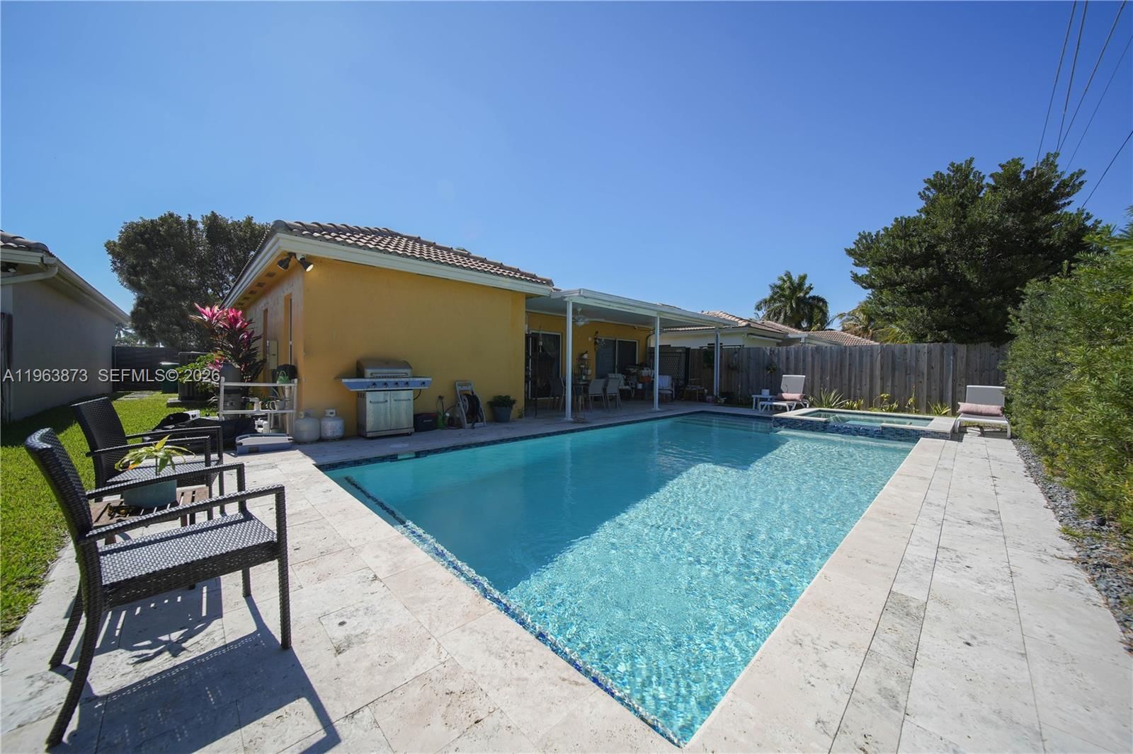 Real estate property located at 9071 208th Ter, Miami-dade, Pelican Bay At Old Cutler, Cutler Bay, FL