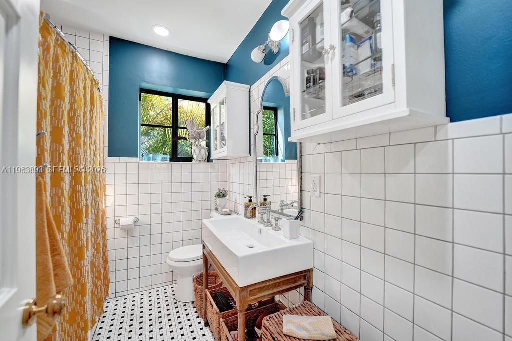 Real estate property located at 1028 Tyler St, Broward, Hollywood Lakes Section, Hollywood, FL