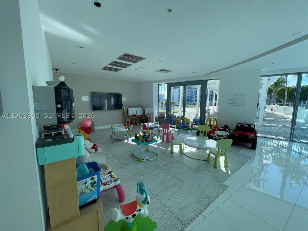 Real estate property located at 601 36th St #2109, Miami-dade, Blue Condo, Miami, FL