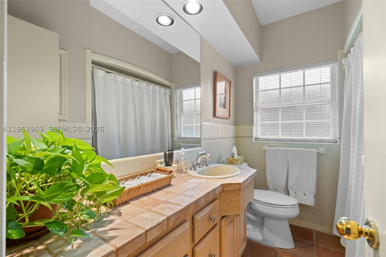 Real estate property located at 1255 Algardi Ave, Miami-dade, Coral Gables Country Club, Coral Gables, FL