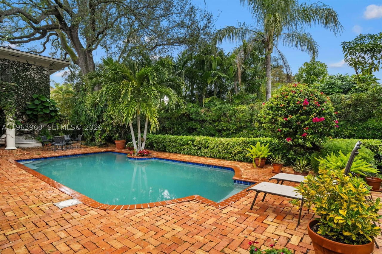 Real estate property located at 1255 Algardi Ave, Miami-dade, Coral Gables Country Club, Coral Gables, FL