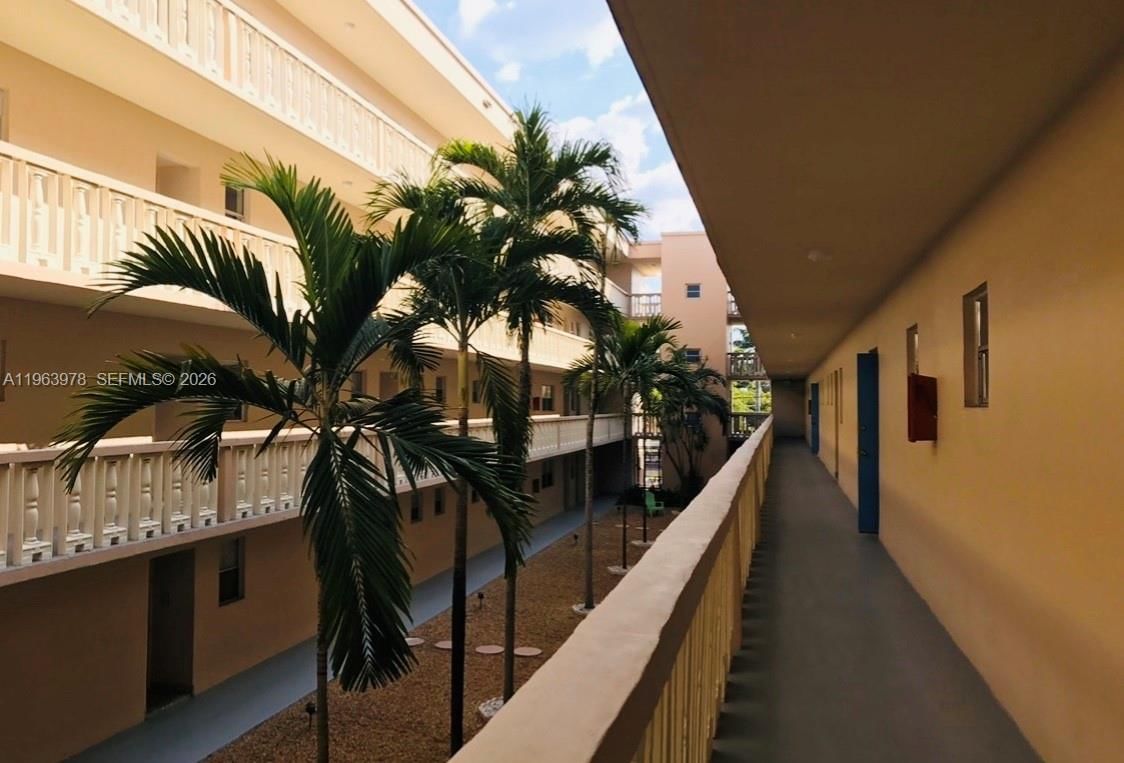 Real estate property located at 410 2nd St #210, Broward, Fourth Gulfstream Garden, Hallandale Beach, FL