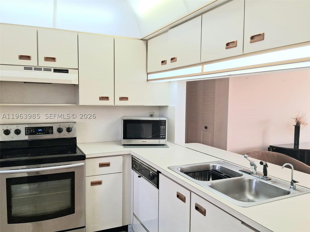 Real estate property located at 10456 24th Pl #206, Broward, Sunrise Lakes 210 Condo, Sunrise, FL