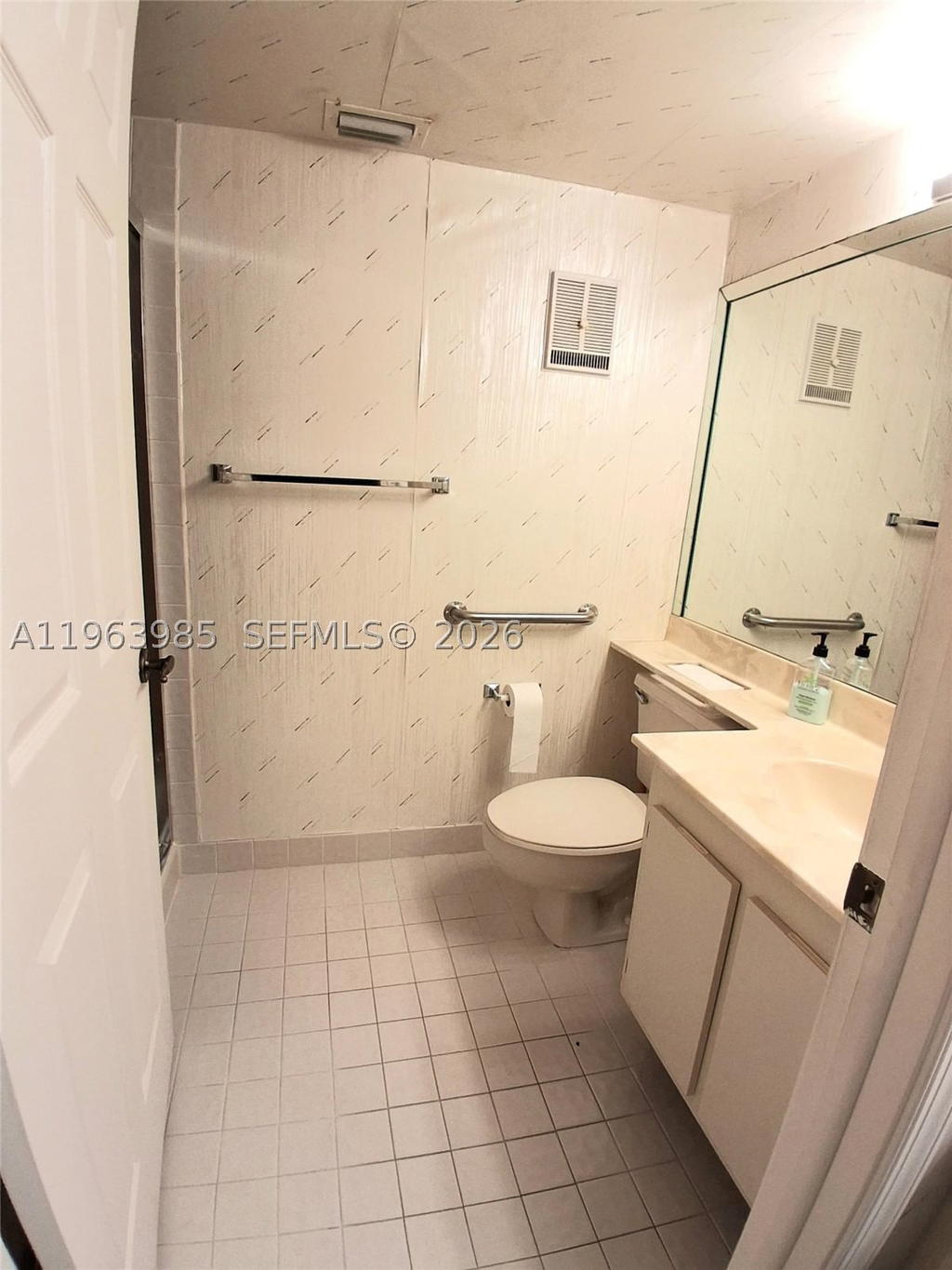 Real estate property located at 10456 24th Pl #206, Broward, Sunrise Lakes 210 Condo, Sunrise, FL