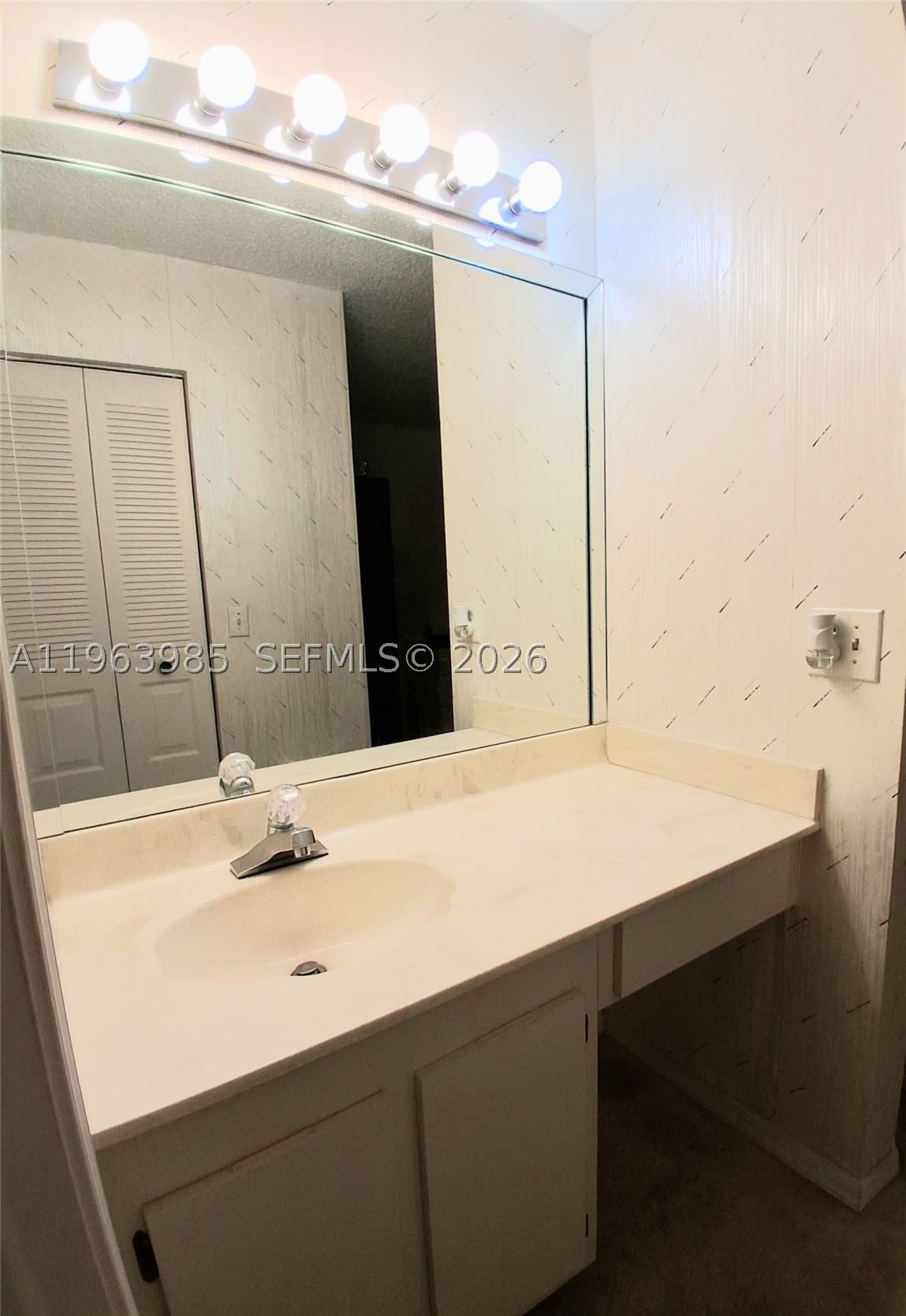 Real estate property located at 10456 24th Pl #206, Broward, Sunrise Lakes 210 Condo, Sunrise, FL