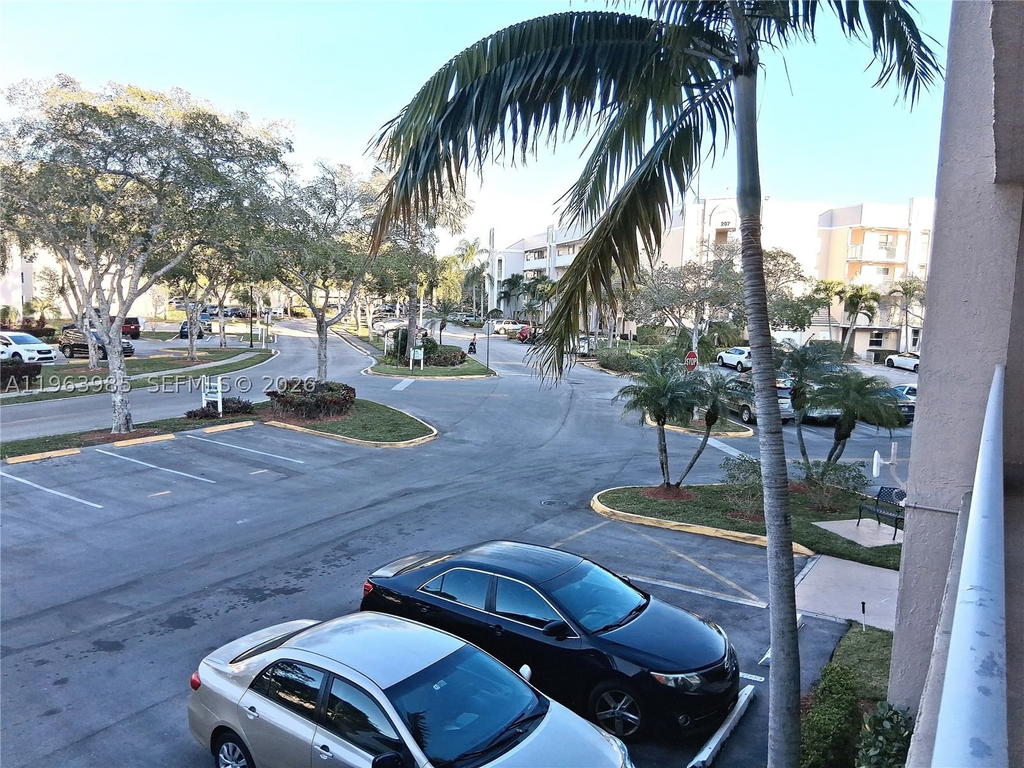 Real estate property located at 10456 24th Pl #206, Broward, Sunrise Lakes 210 Condo, Sunrise, FL