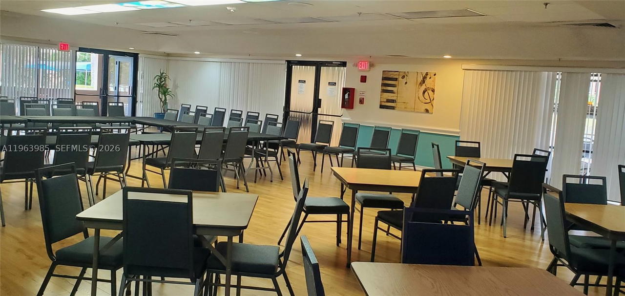 Real estate property located at 10456 24th Pl #206, Broward, Sunrise Lakes 210 Condo, Sunrise, FL