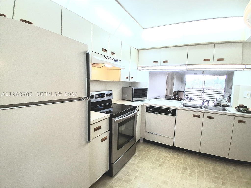 Real estate property located at 10456 24th Pl #206, Broward, Sunrise Lakes 210 Condo, Sunrise, FL