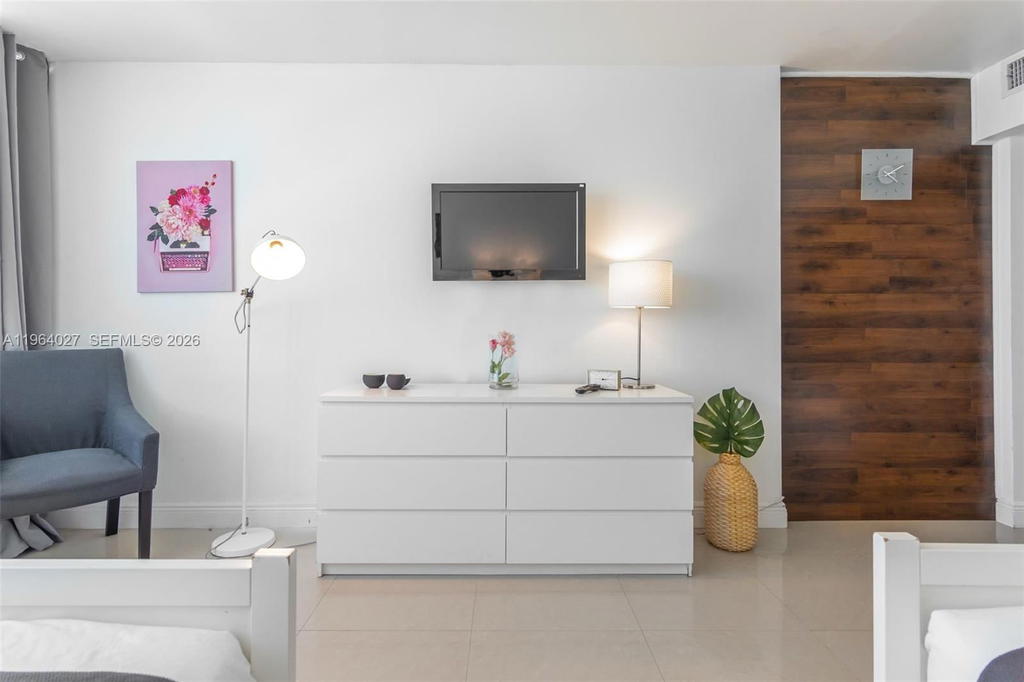 Real estate property located at 5445 Collins Ave #1623, Miami-dade, Castle Beach Club Condo, Miami Beach, FL