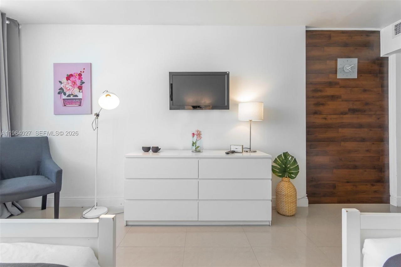 Real estate property located at 5445 Collins Ave #1623, Miami-dade, Castle Beach Club Condo, Miami Beach, FL