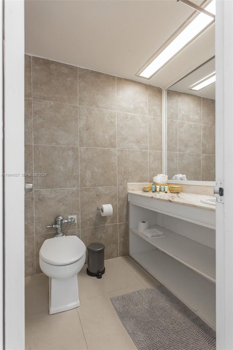 Real estate property located at 5445 Collins Ave #1623, Miami-dade, Castle Beach Club Condo, Miami Beach, FL