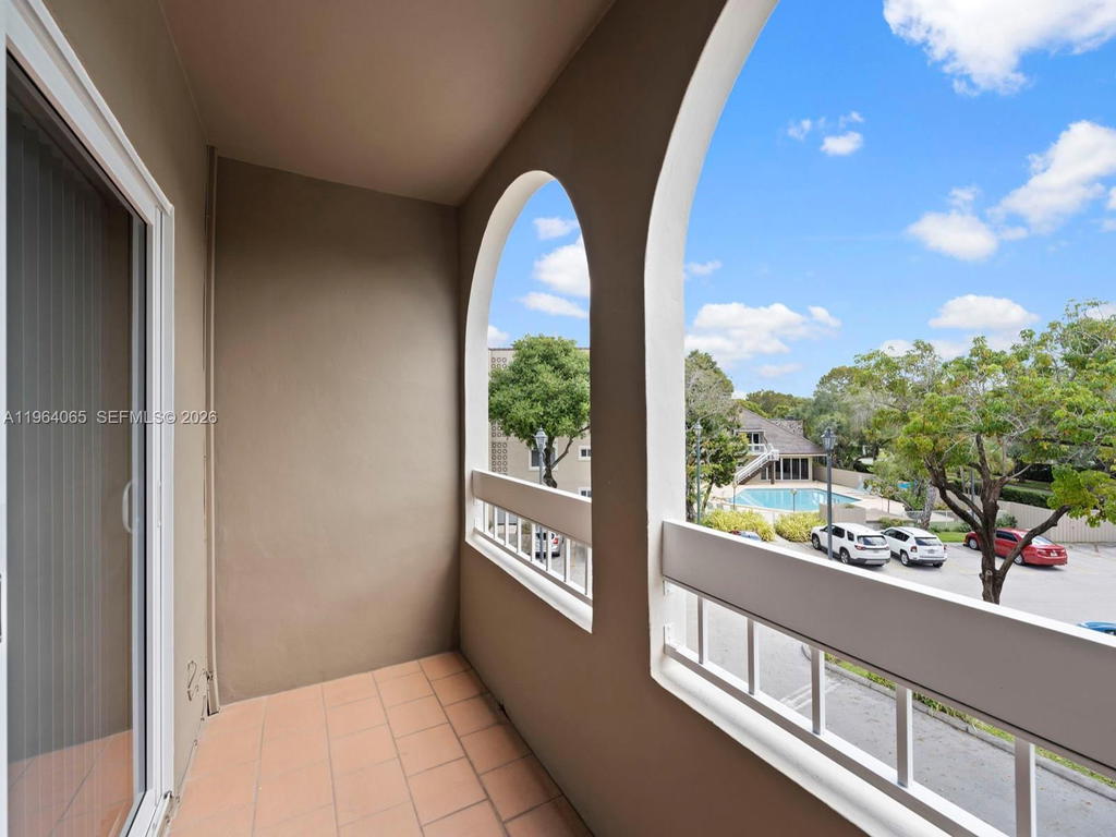Real estate property located at 8101 Camino Real C-320, Miami-dade, Village Of Kings Creek Co, Miami, FL