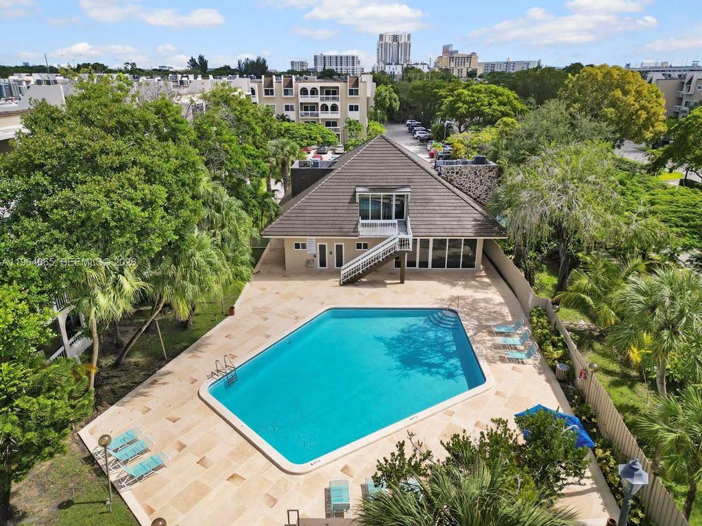 Real estate property located at 8101 Camino Real C-320, Miami-dade, Village Of Kings Creek Co, Miami, FL
