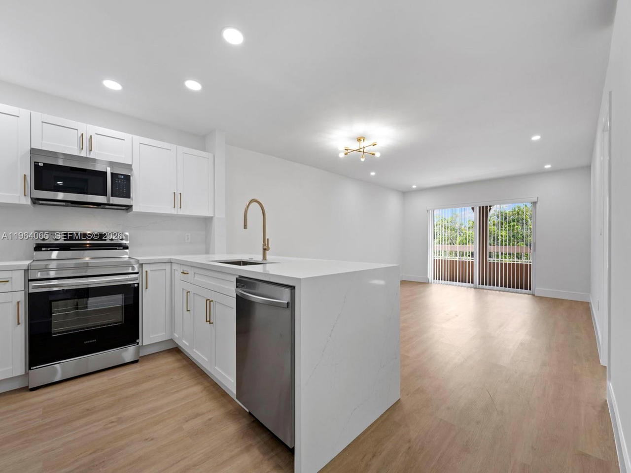 Real estate property located at 8101 Camino Real C-320, Miami-dade, Village Of Kings Creek Co, Miami, FL
