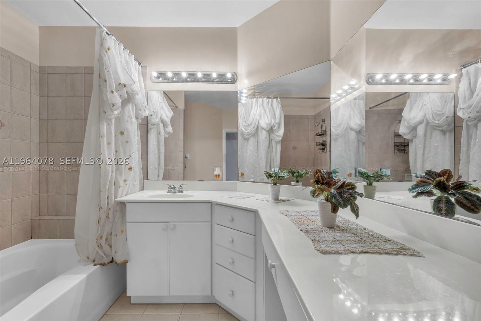 Real estate property located at 14092 51st Ct, Broward, Escada, Miramar, FL