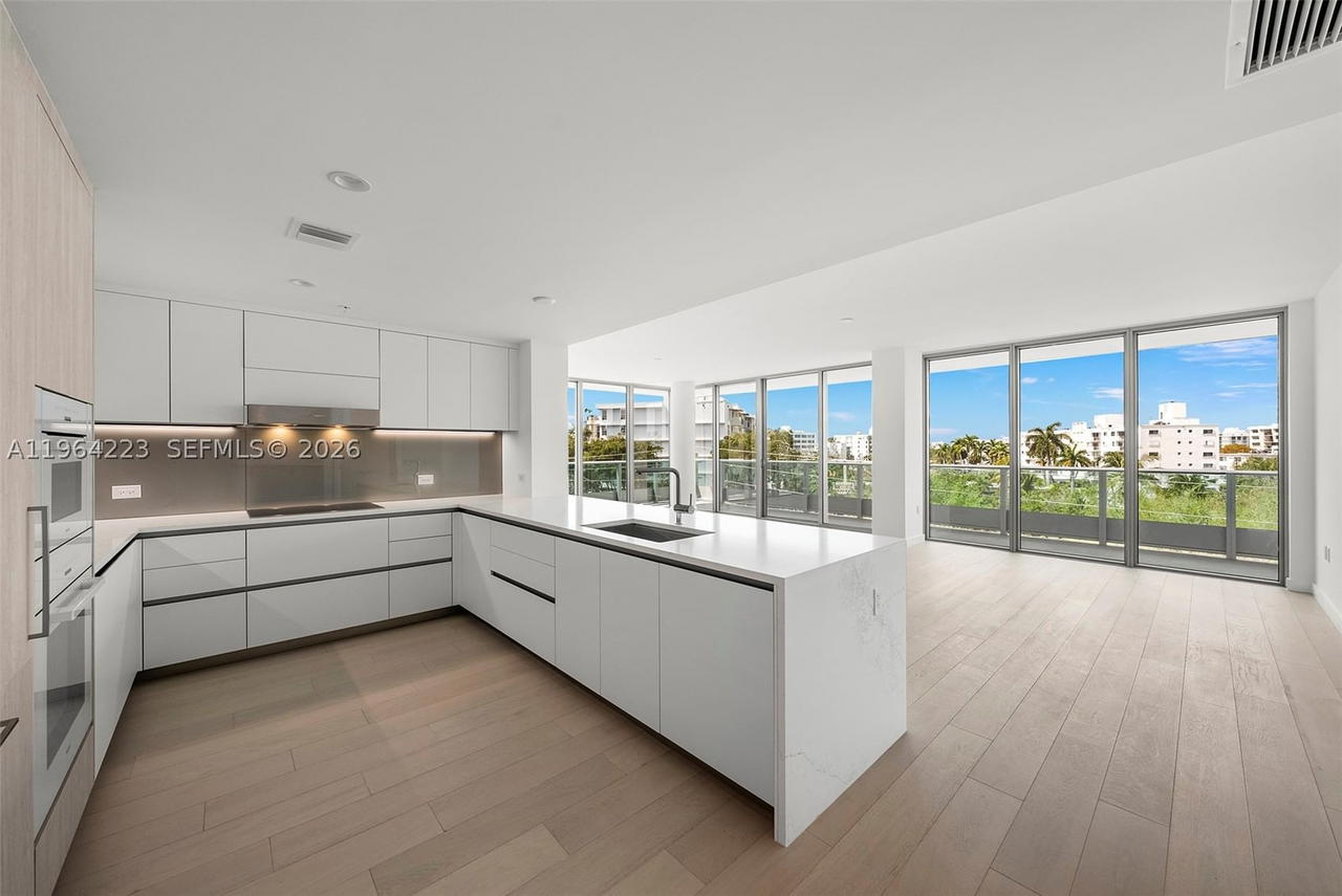 Real estate property located at 9201 Bay Harbor Drive #502, Miami-dade, La Baia Bay Harbor Islands, Bay Harbor Islands, FL