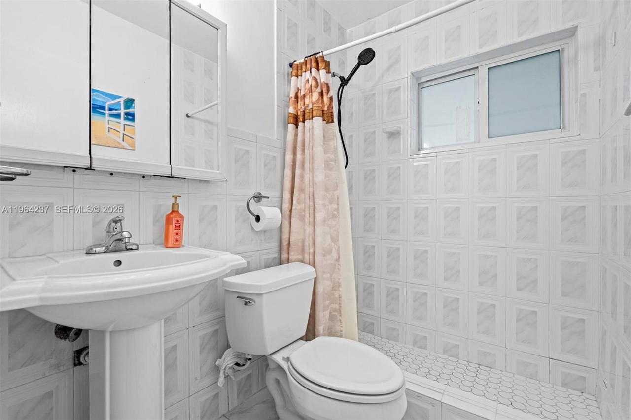 Real estate property located at 15401 28th Ct, Miami-dade, Guava Grove Estates 1st A, Miami Gardens, FL