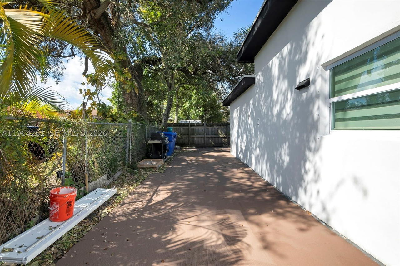 Real estate property located at 1820 25th Ave, Miami-dade, Grapeland, Miami, FL