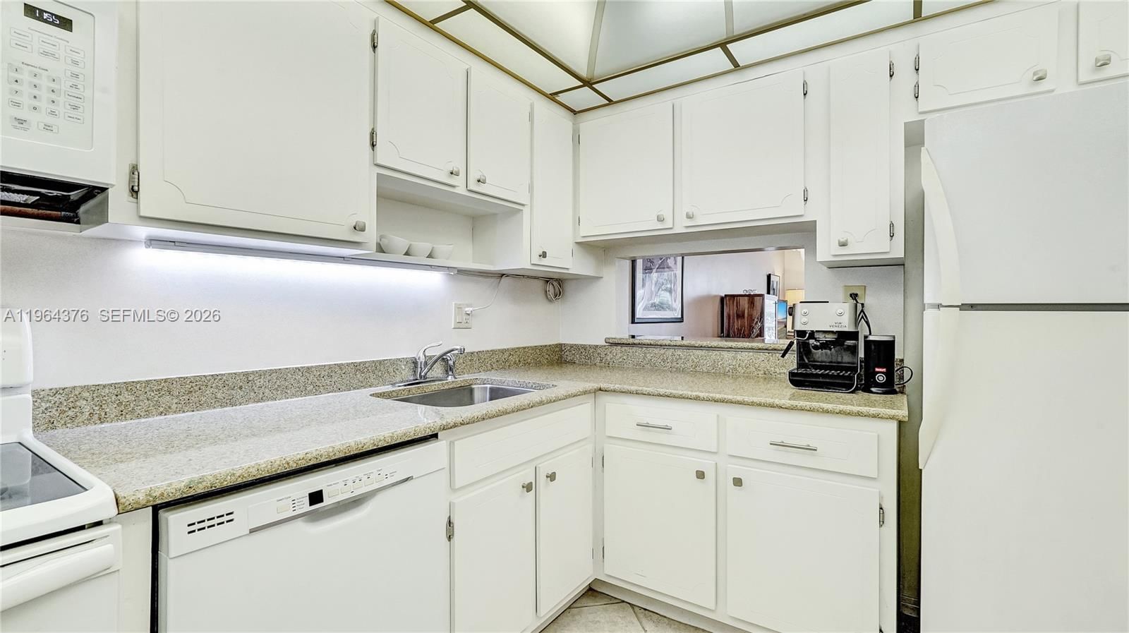 Real estate property located at 1101 Hillcrest Ct #103, Broward, Hillcrest Country Club Ap, Hollywood, FL