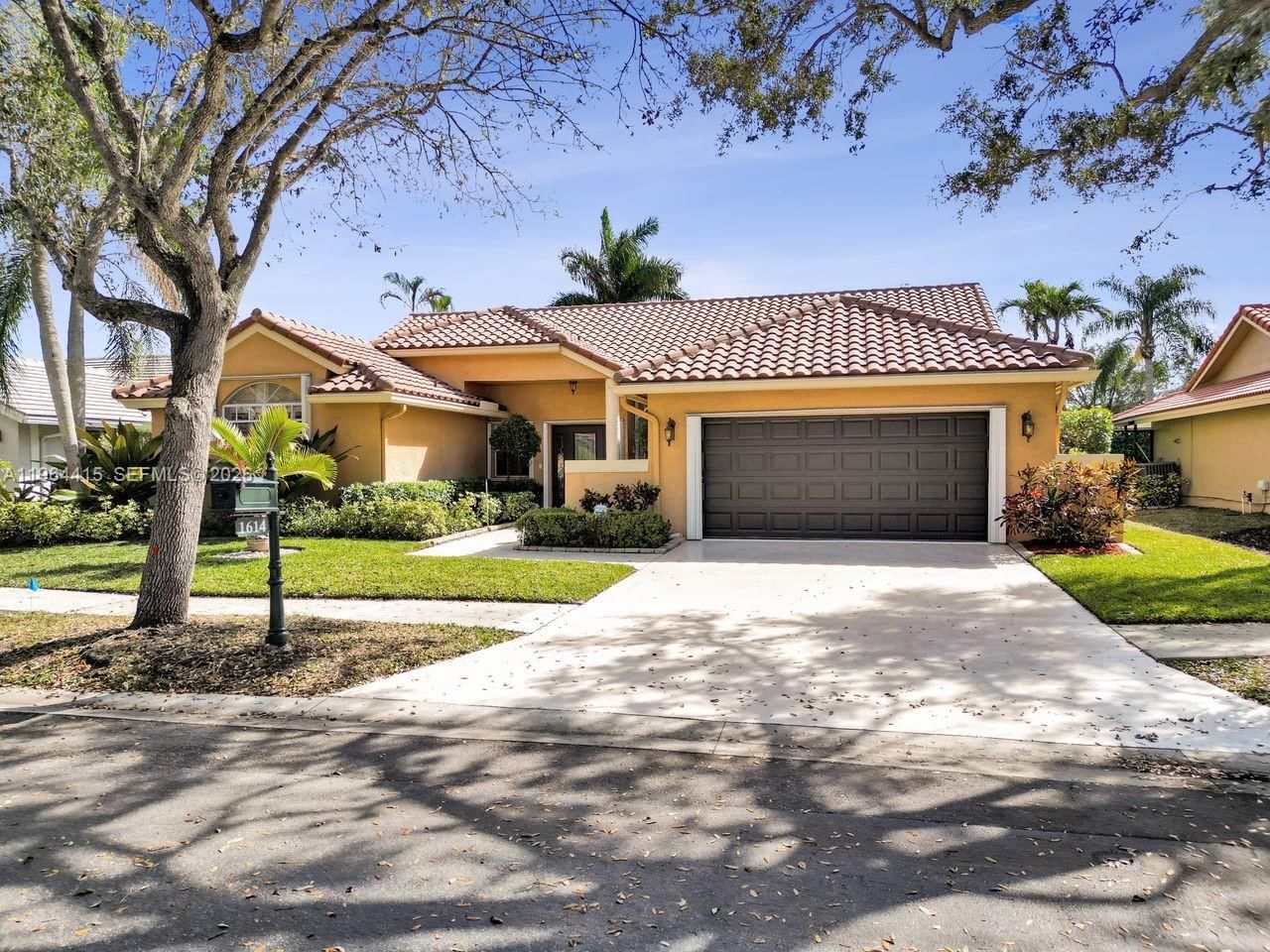 Real estate property located at 1614 Eastlake Way, Broward, Oaks Ii, Weston, FL