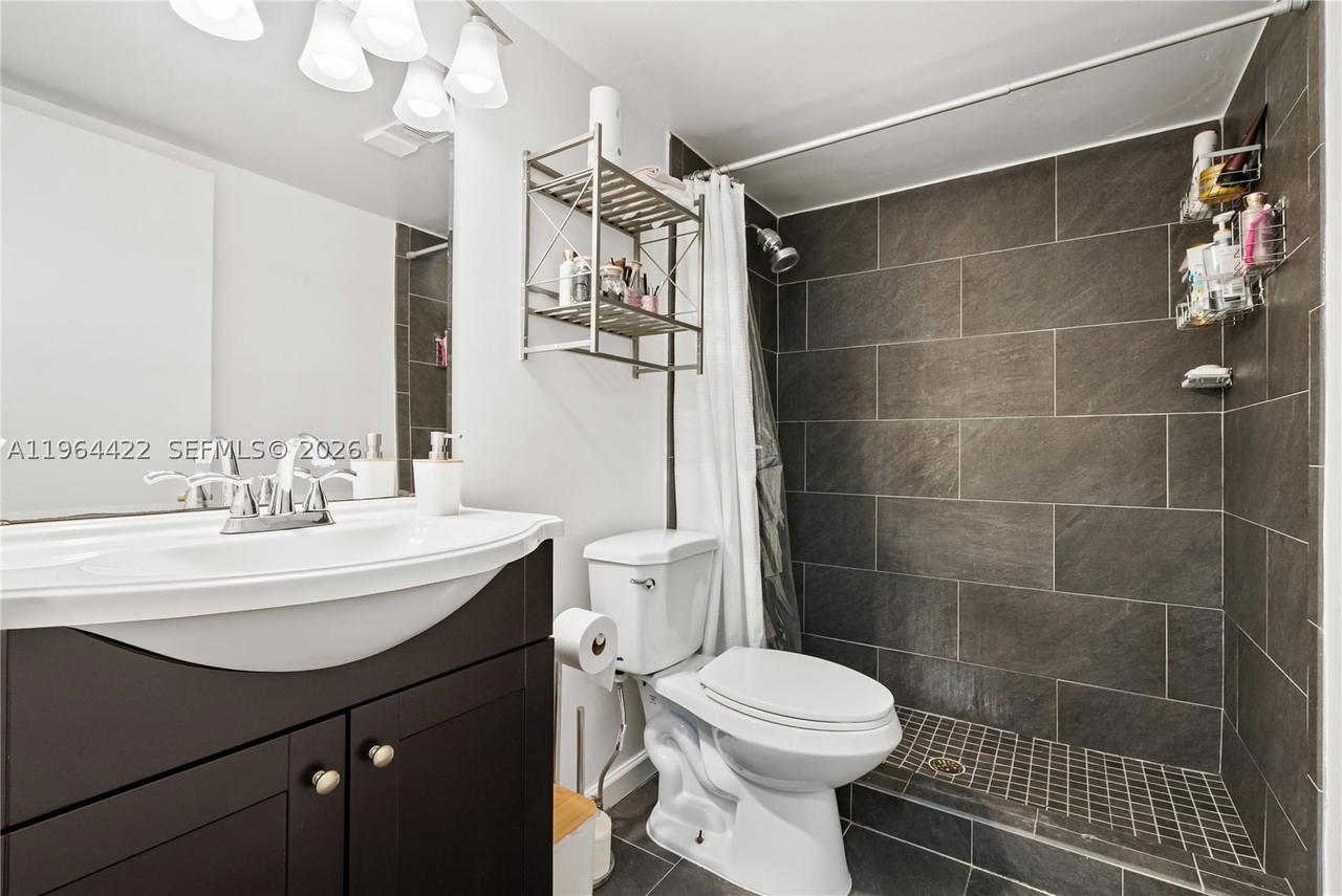 Real estate property located at 1615 Meridian Ave #202, Miami-dade, Meridian Plaza Assoc Cond, Miami Beach, FL