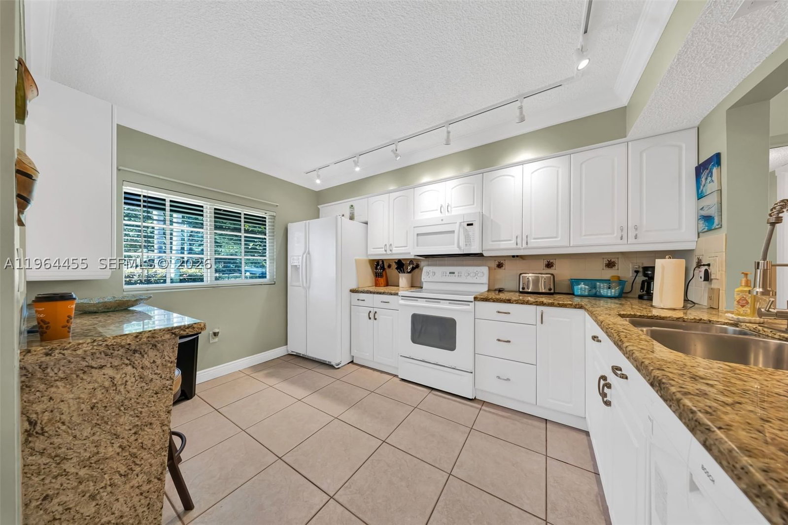 Real estate property located at 4040 Crystal Lake Dr #105, Broward, Ninth Green At Crystal La, Deerfield Beach, FL