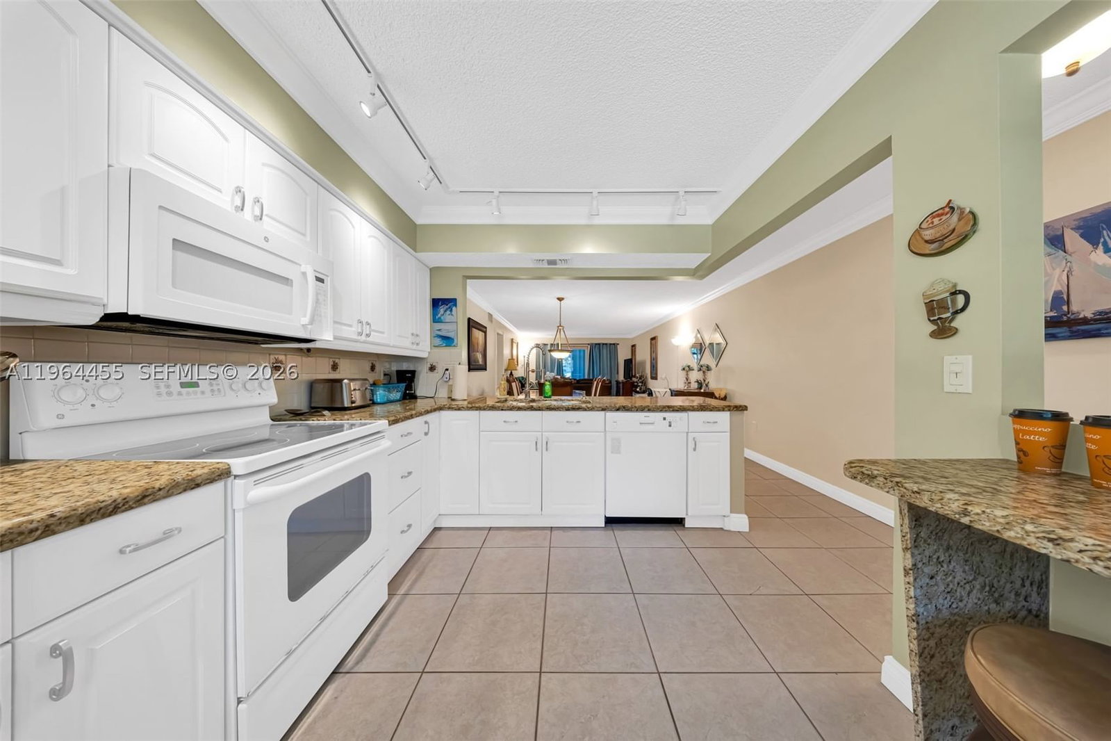 Real estate property located at 4040 Crystal Lake Dr #105, Broward, Ninth Green At Crystal La, Deerfield Beach, FL