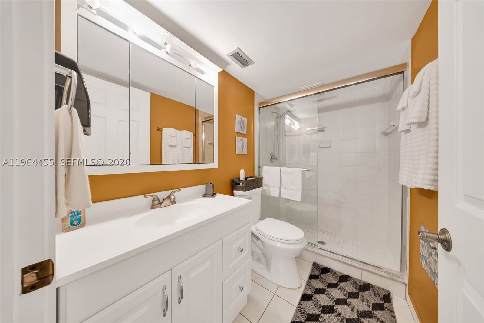 Real estate property located at 4040 Crystal Lake Dr #105, Broward, Ninth Green At Crystal La, Deerfield Beach, FL