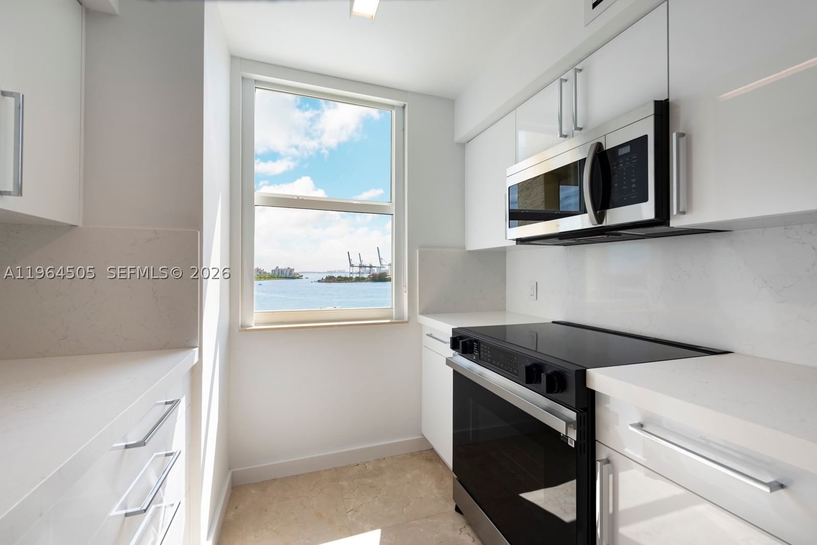 Real estate property located at 90 Alton Rd #902, Miami-dade, Yacht Club At Portofino C, Miami Beach, FL