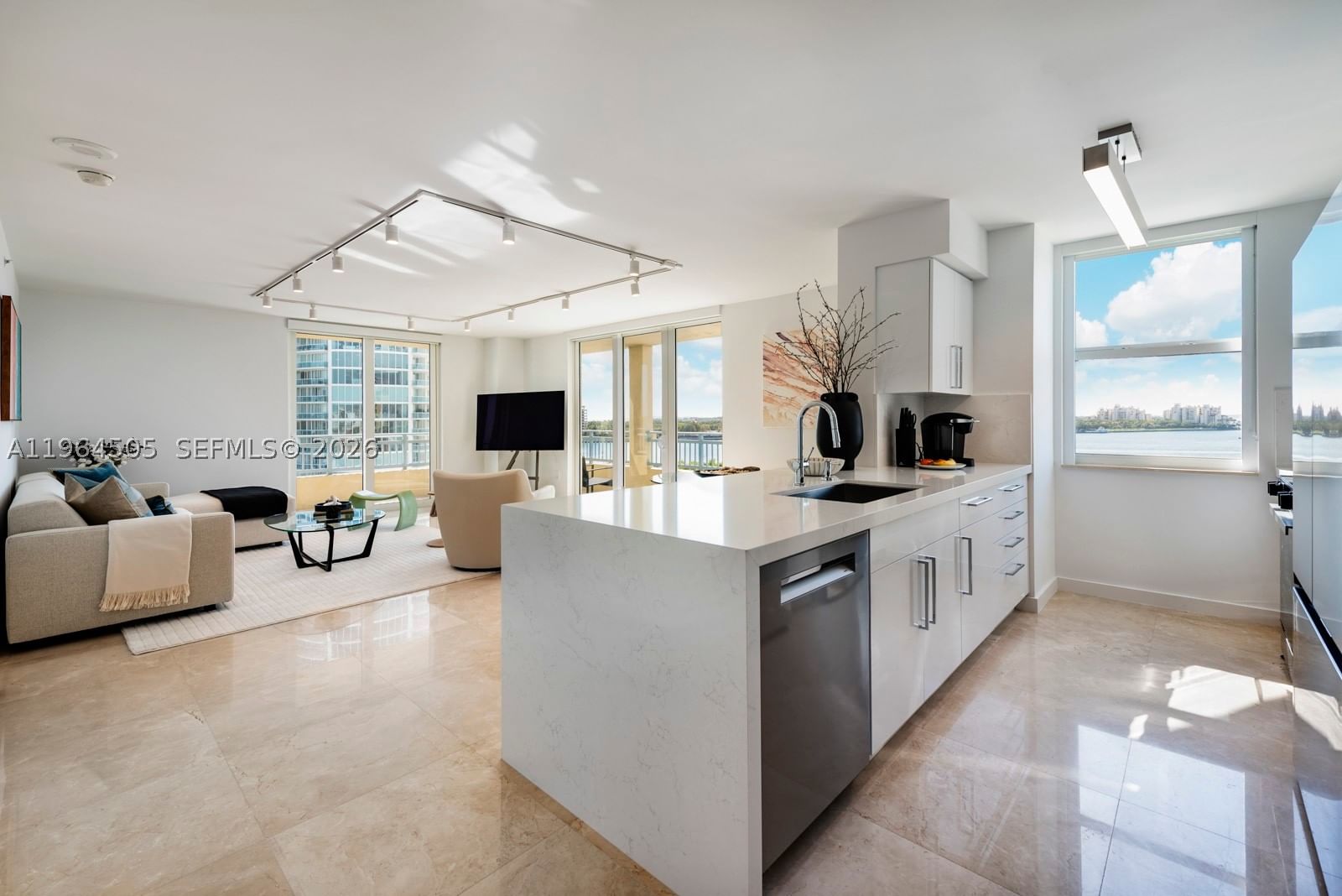 Real estate property located at 90 Alton Rd #902, Miami-dade, Yacht Club At Portofino C, Miami Beach, FL
