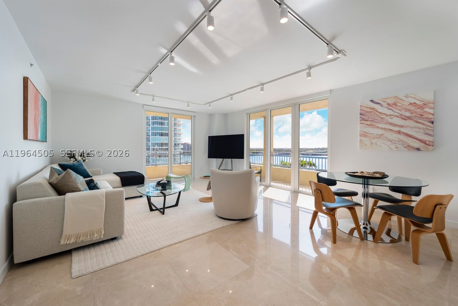 Real estate property located at 90 Alton Rd #902, Miami-dade, Yacht Club At Portofino C, Miami Beach, FL