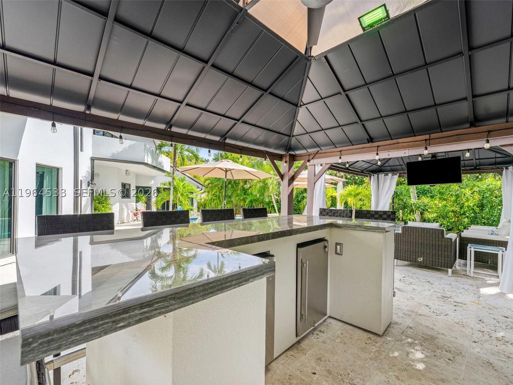 Real estate property located at 6180 Pine Tree Dr, Miami-dade, Beach View Addn, Miami Beach, FL