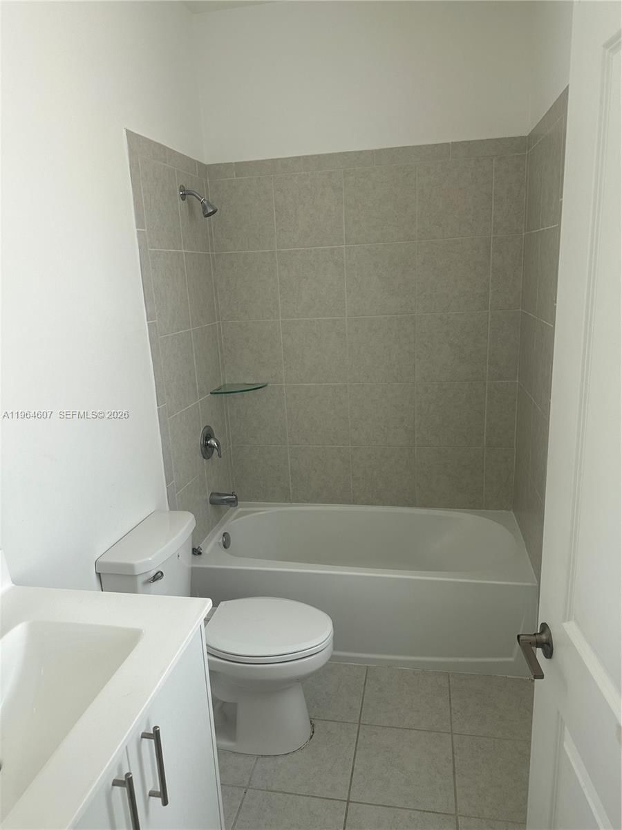 Real estate property located at 623 13th St Cir, Miami-dade, Miami Land And Developmen, Homestead, FL