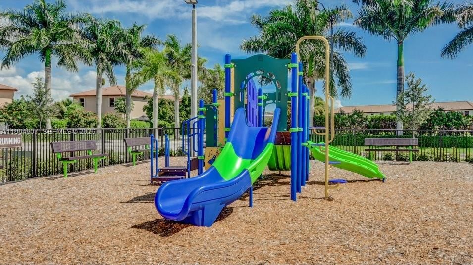 Real estate property located at 623 13th St Cir, Miami-dade, Miami Land And Developmen, Homestead, FL