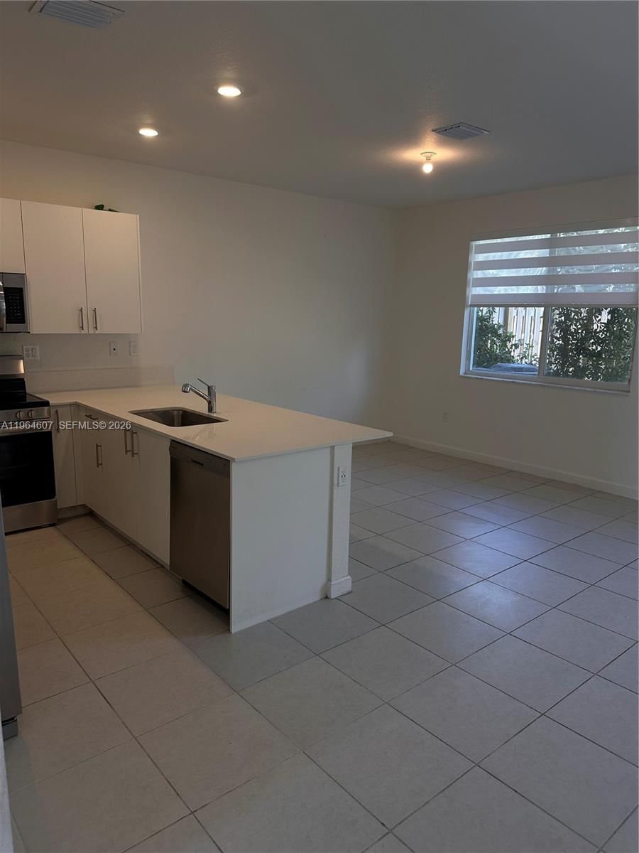 Real estate property located at 623 13th St Cir, Miami-dade, Miami Land And Developmen, Homestead, FL