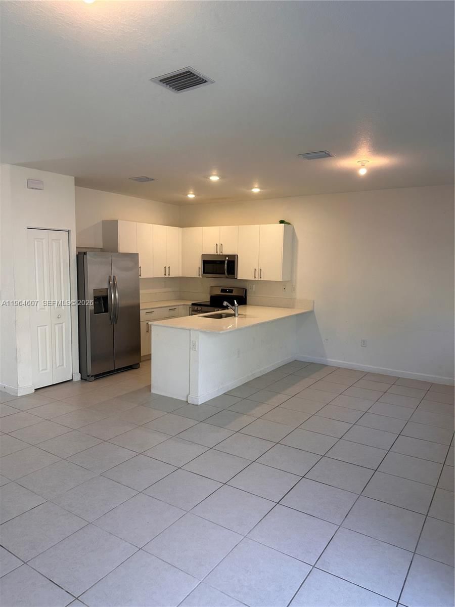 Real estate property located at 623 13th St Cir, Miami-dade, Miami Land And Developmen, Homestead, FL