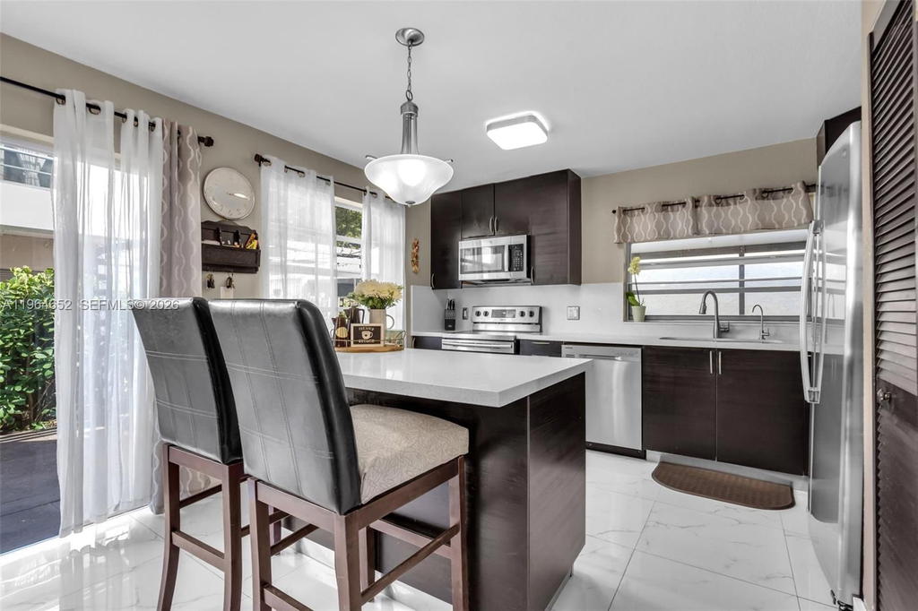 Real estate property located at 8253 192nd Ter, Miami-dade, Westbrooke At Avalon Sec, Hialeah, FL