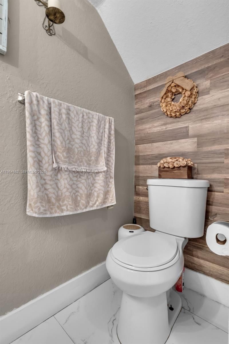 Real estate property located at 8253 192nd Ter, Miami-dade, Westbrooke At Avalon Sec, Hialeah, FL