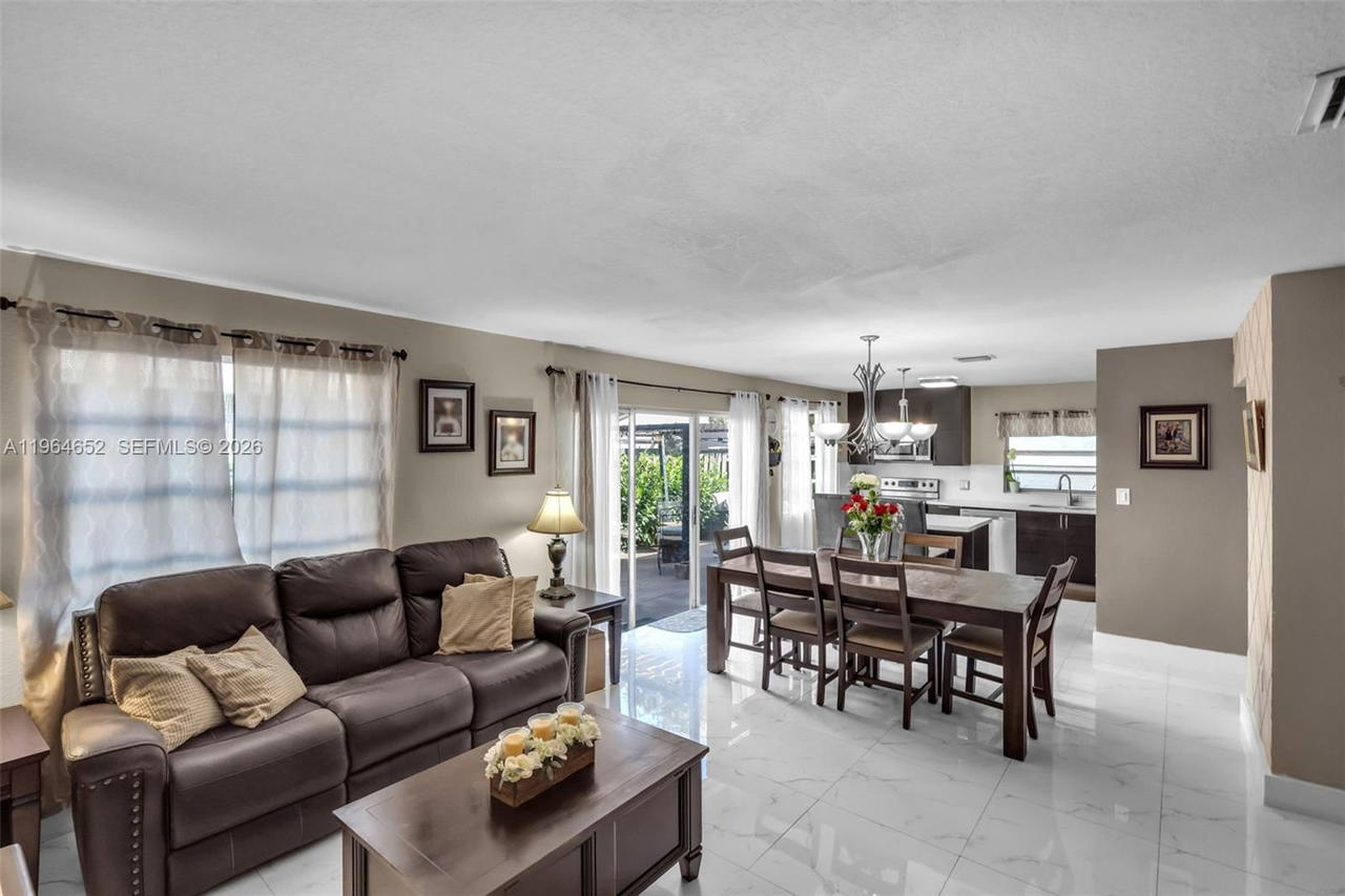 Real estate property located at 8253 192nd Ter, Miami-dade, Westbrooke At Avalon Sec, Hialeah, FL