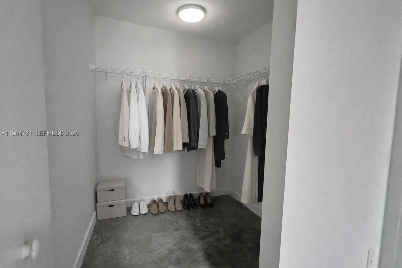 Real estate property located at 151 1st St #1501, Miami-dade, Centro Condo, Miami, FL