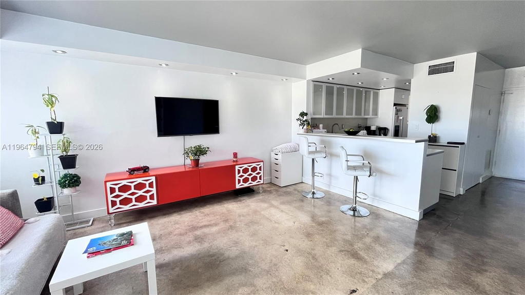 Real estate property located at 1000 West Ave #932, Miami-dade, Mirador 1000 Condo, Miami Beach, FL