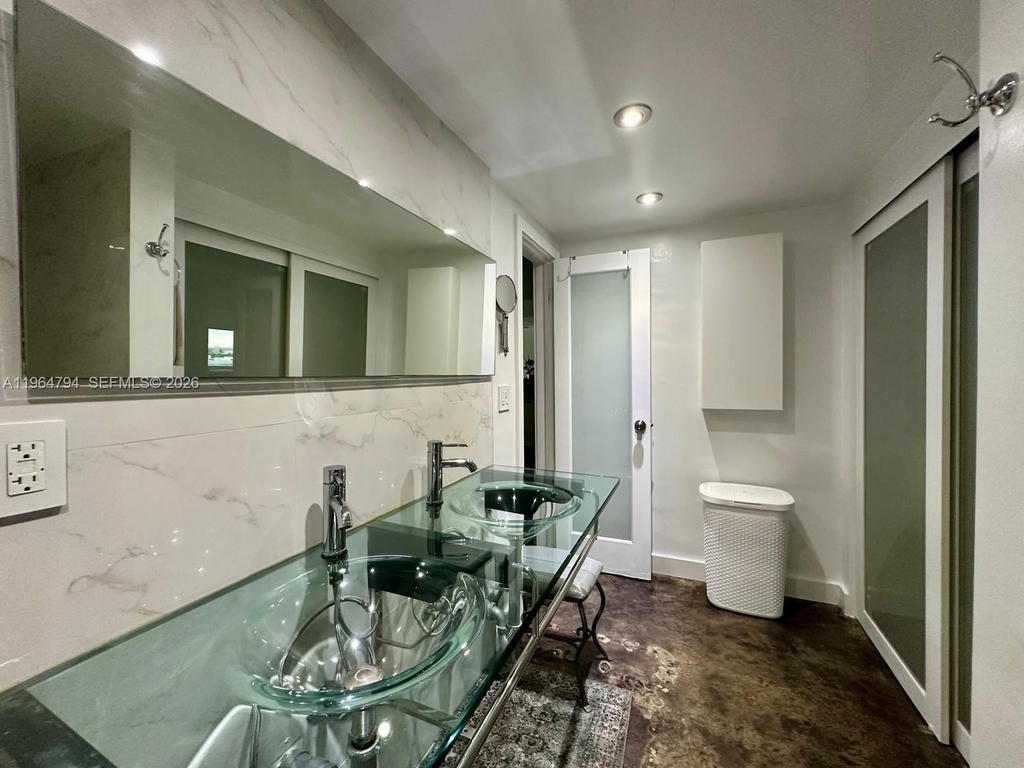 Real estate property located at 1000 West Ave #932, Miami-dade, Mirador 1000 Condo, Miami Beach, FL