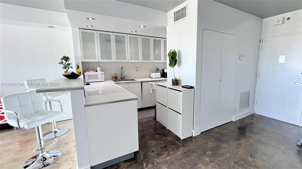 Real estate property located at 1000 West Ave #932, Miami-dade, Mirador 1000 Condo, Miami Beach, FL